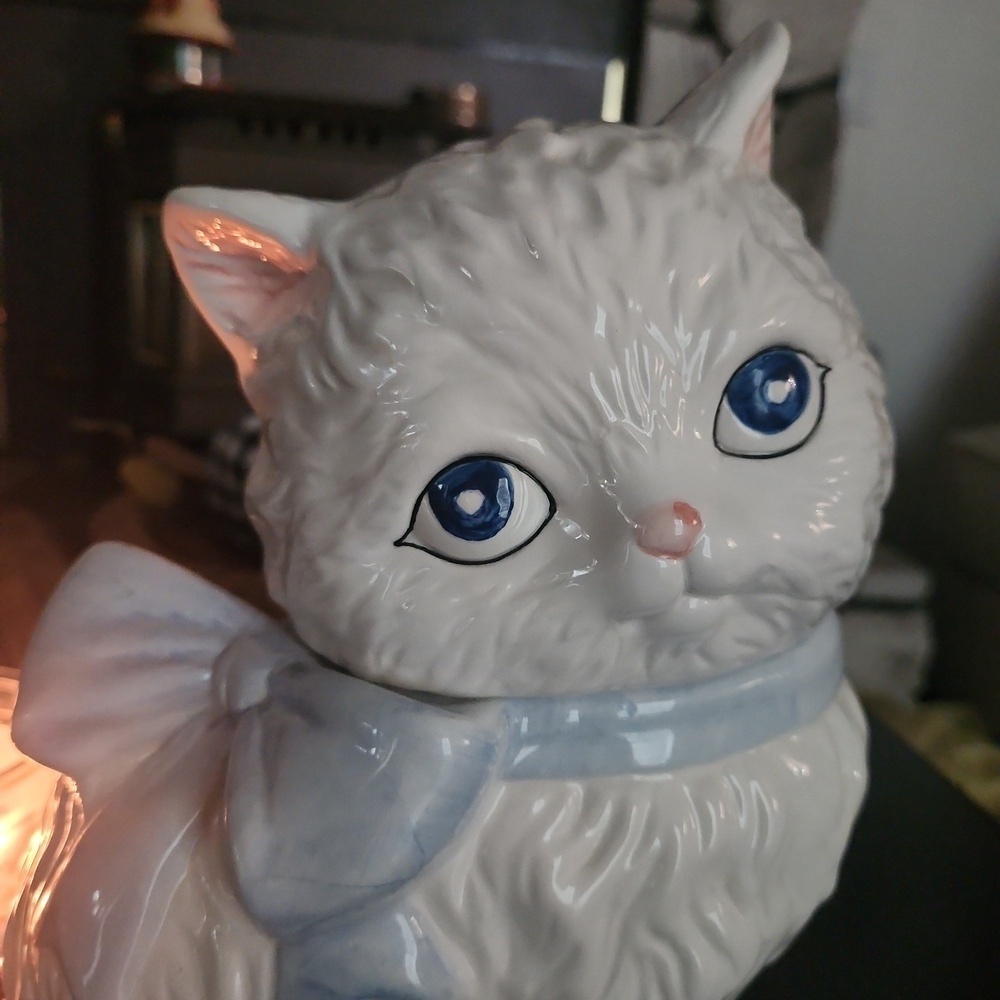 White Persian Cat With Blue Bow Cookie Jar, Pet Treat Jar Biscuit Barrel… - Picture 4 of 8